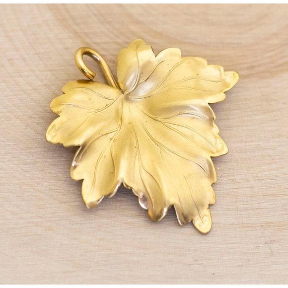 Vintage Gold Filled Vine Leaf Brooch - Bi1 - Picture 1 of 3